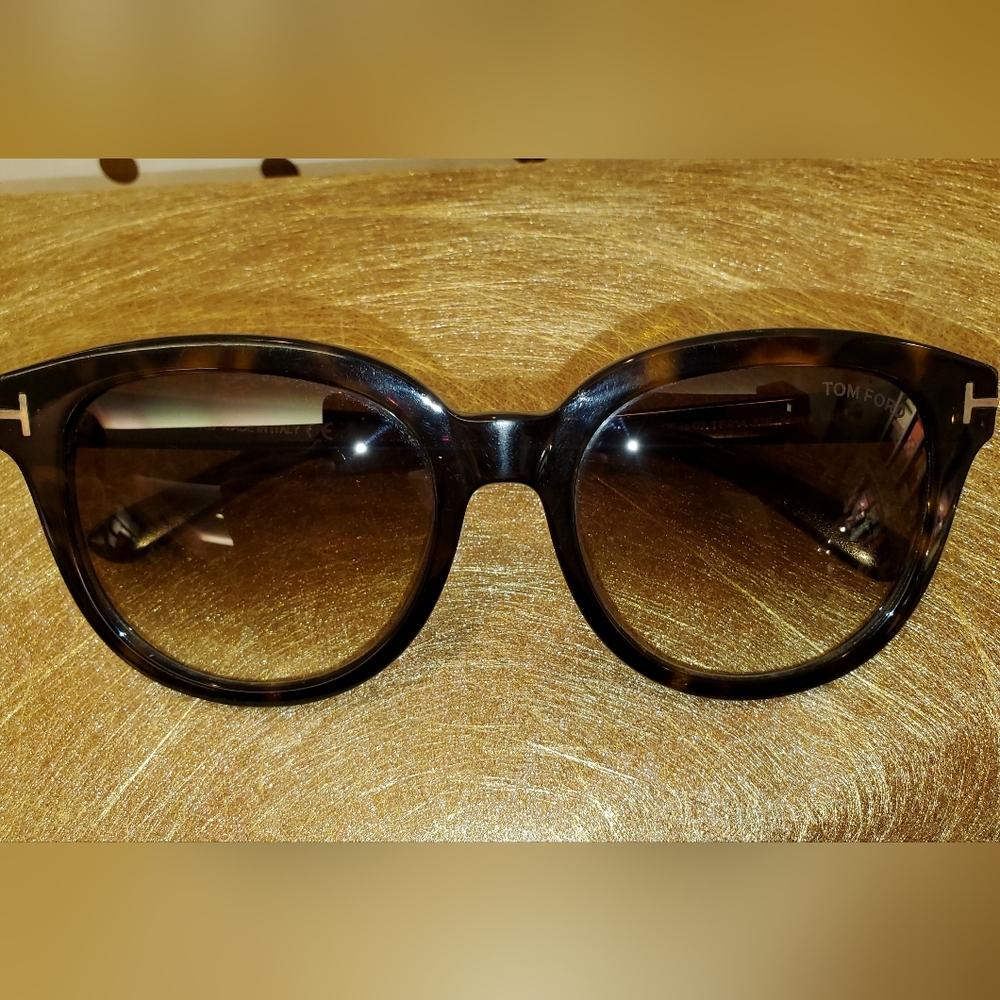 ποΈ TOM FORD Olivia-02 TF914 52F Dark Havana Sunglasses - Picture 8 of 10